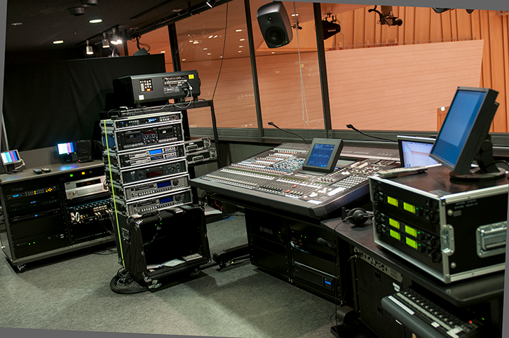 三原市芸術文化センター 音響調整室