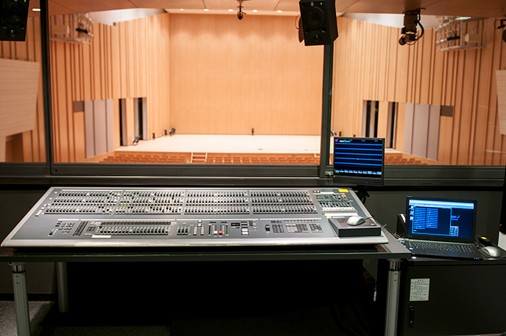 三原市芸術文化センター 照明調整室