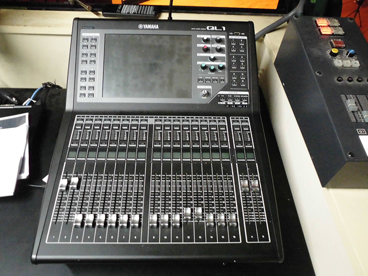 隠岐島文化会館 音響卓