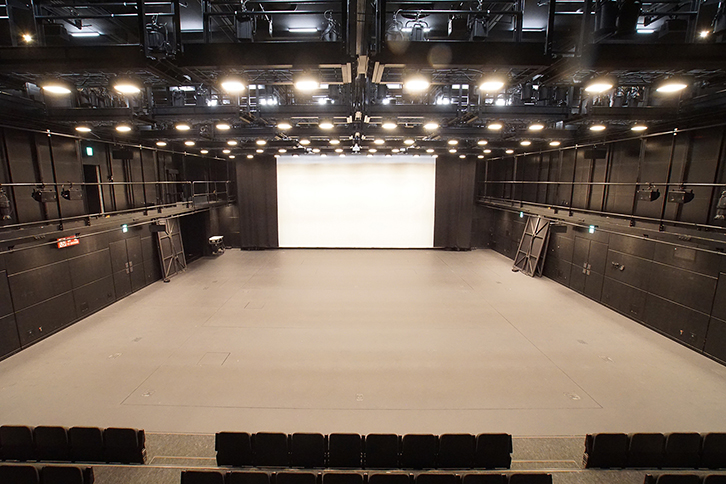 小ホール全景（舞台側）