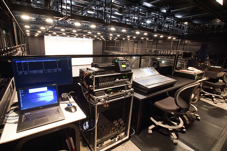 小ホール2階ギャラリーにある音響ブース