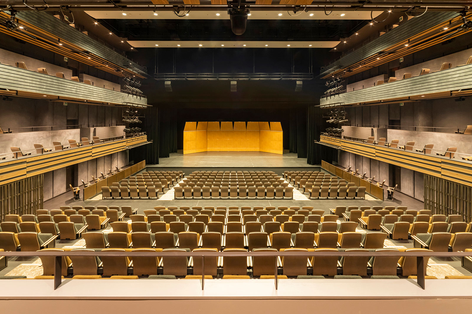 富山市芸術文化ホール（オーバード・ホール）中ホール 様