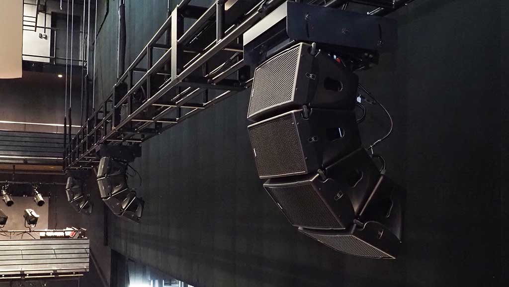 富山市芸術文化ホール（オーバード・ホール）中ホール 様