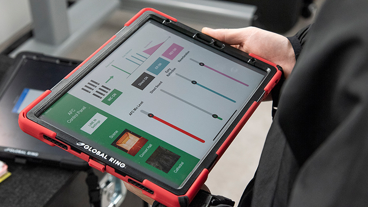 「AFC」は機器のリモートコントロール、モニタリングが可能なアプリケーションソフトウェア「ProVisionaire Touch」により iPadでのリモートコントロールが可能