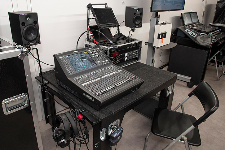 バックステージに設置された「QL1」