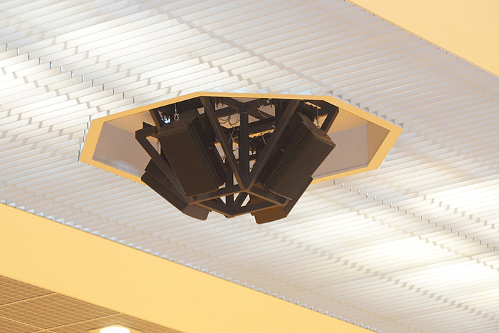 サブアリーナ天井部分
メインスピーカーにヤマハ「IF2115」を設置