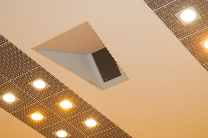 スタンド席用サブスピーカーはヤマハ「IF2115」を採用