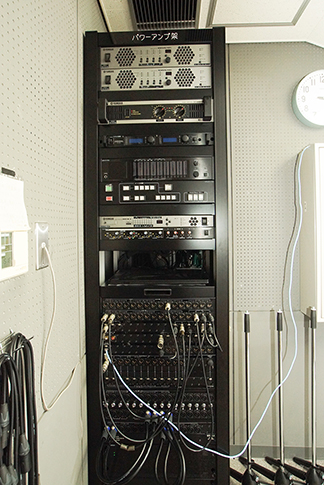 サブアリーナのパワーアンプ架