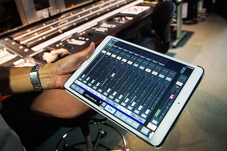 iPadでワイヤレス操作が行える「RIVAGE PM StageMix」