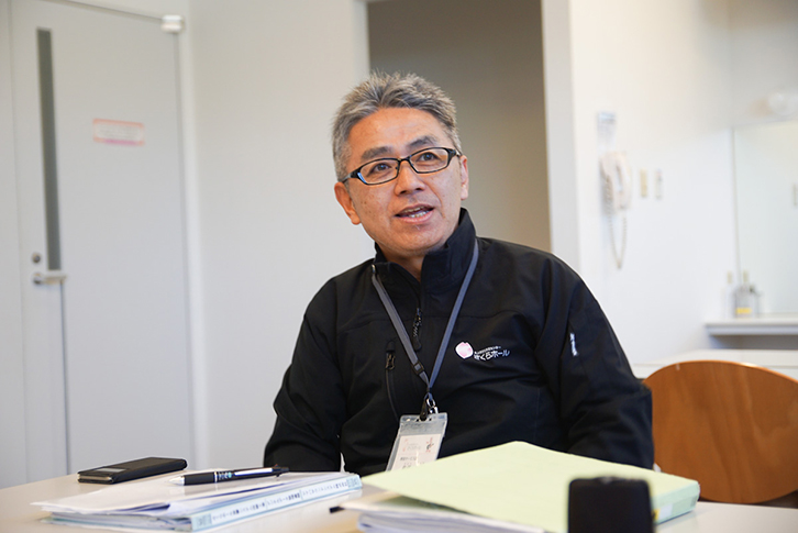 15年前の開館時には大ホール、中ホールともにヤマハのデジタルコンソール「PM1D」を導入しました。最初からハイエンドなデジタルコンソールが導入できたので、音質面でも機能面でも満足していたのですが、15年を経て保守パーツなどを考えて更新に踏み切りました。選定期間にタイミング良く「RIVAGE PM7」が発表されたので「これしかない！」ということで「RIVAGE PM7」を大ホール、中ホールともに導入し、さらに移動用にコントロールサーフェスの「CS-R10-S」も導入しました。「CS-R10-S」は客席でオペレーションをする際やステージ袖でのモニター卓として使用します。