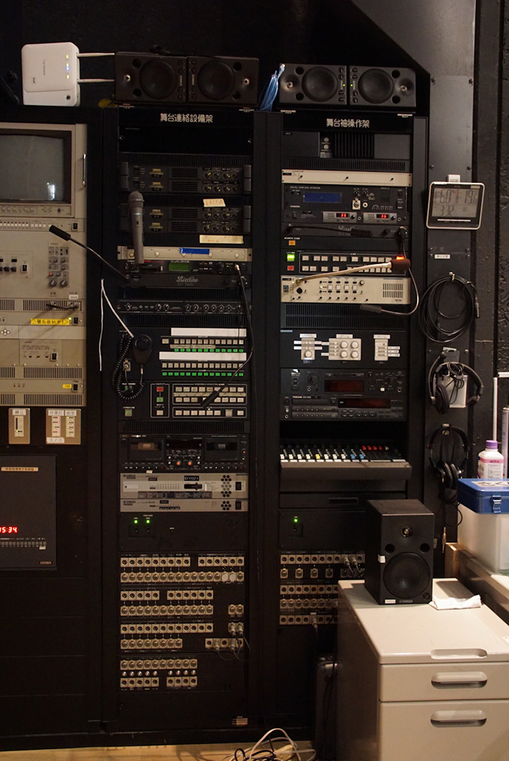 大ホールの舞台袖（下手）