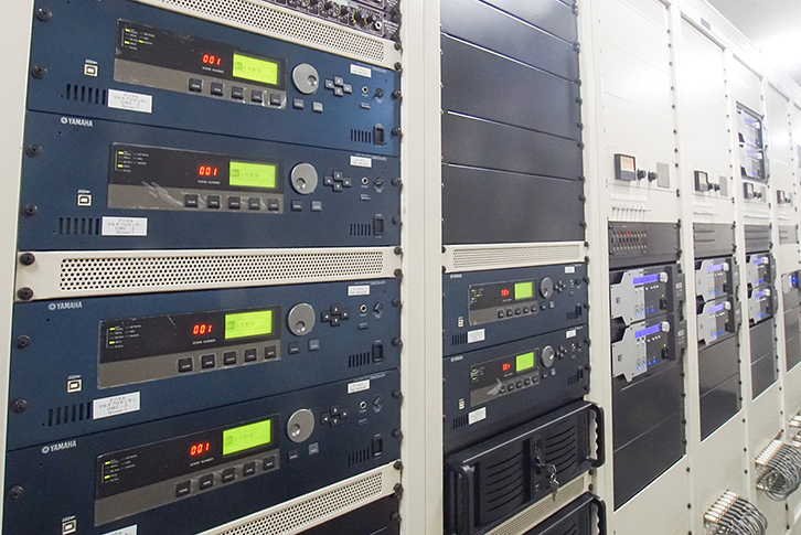 アンプ室に設置されているデジタルミキシングエンジン ヤマハ「DME64N」
コントロールルームのPCでリモート可能
