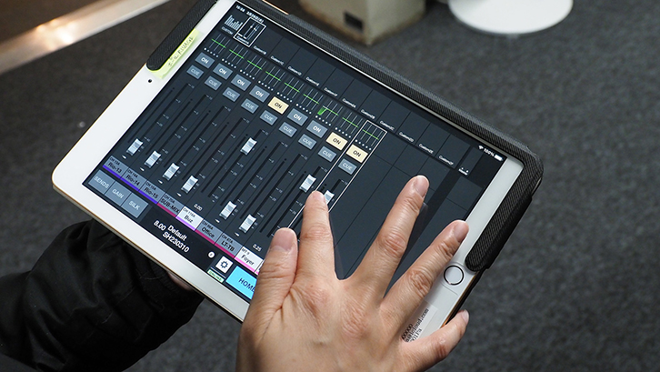 新都市ホール 様