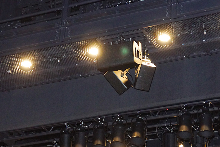 スタジオシアターのセンタースピーカー