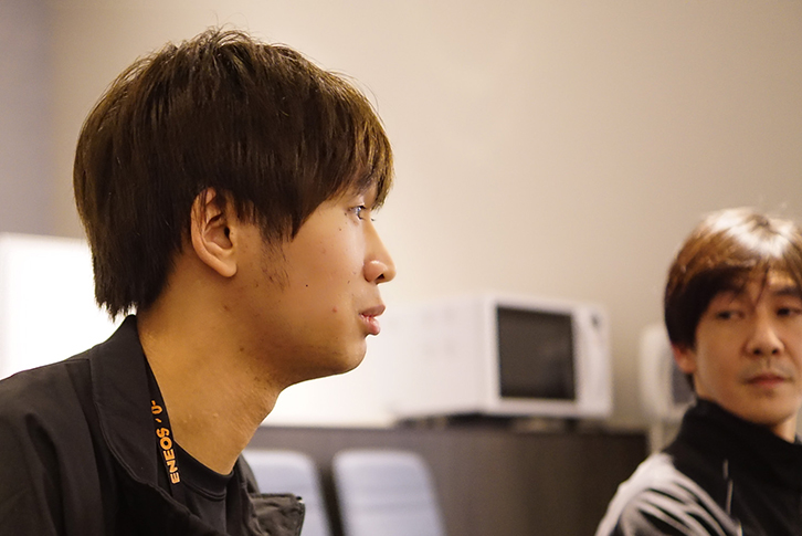 タッチパネルによる連絡システムや、 
ヤマハ「RIVAGE PM7」、「QL5」はiPadでの遠隔操作のメリットが大