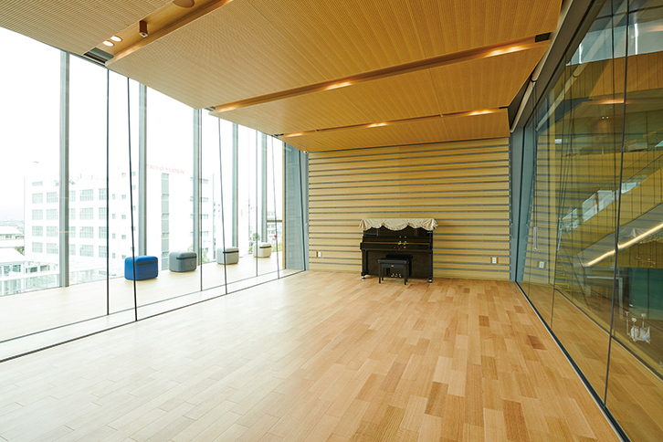 練習や作曲などが行えるスタジオやレッスンホールを備えた「創造スペース」が市民に開かれている。（提供：高崎芸術劇場）