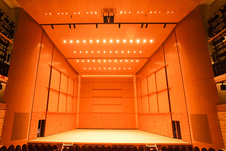 「グランツたけた」はなんといっても大ホールの響きが一番の自慢ですので、より多くの方にこの響きを味わっていただきたいと思います。今までもバリトン歌手の渡辺弘樹さんや、ジャズピアニストのスガダイローさんが、このホールで素晴らしい演奏をして、とてもいい響きを聴かせてくださいました。竹田にはアマチュアの合唱団がたくさんありますが、いつかここで歌うのが夢だと言ってくださるかたもいらっしゃいます。この「響き」が多くの方に認知され、聴きに来てくださる方が増えるといいなと思っています。