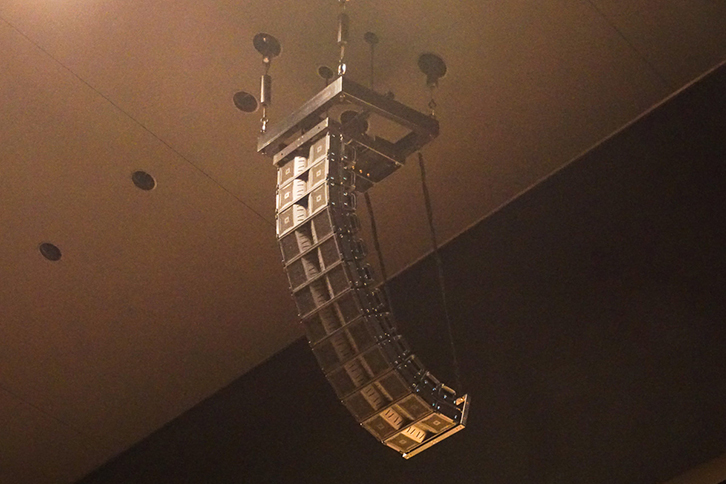 大ホールプロセニアムスピーカー（中央）