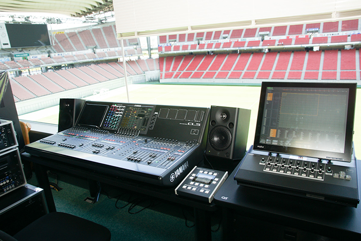 オペレーションルームに導入されたデジタルミキシングコンソール ヤマハ「CL5」