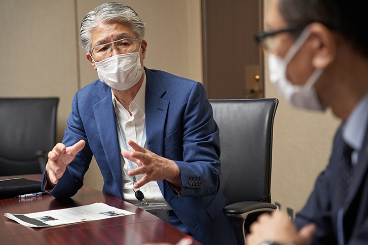 高萩氏：東京芸術劇場は6月8日から再開しました。興行的には2020年6月18日のオルガンのコンサートからとなります。他には6月末に落語の公演がはいっていますが、6月に関してはほとんどキャンセルです。7月になるとポツポツ予定が入って、8月ぐらいからはほぼやる予定になっています。9月以降は現状、ぎっしり入っていますね。