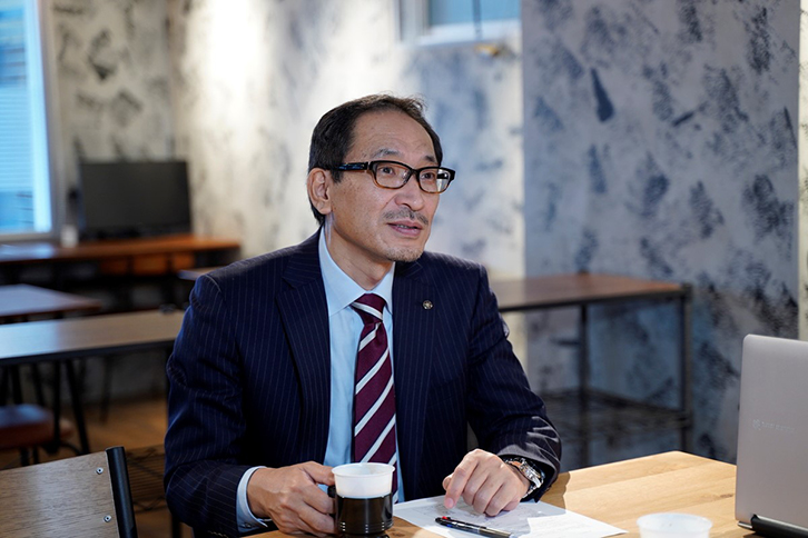 大学の授業がなかったので「何か面白いことはないか」と演劇の世界に