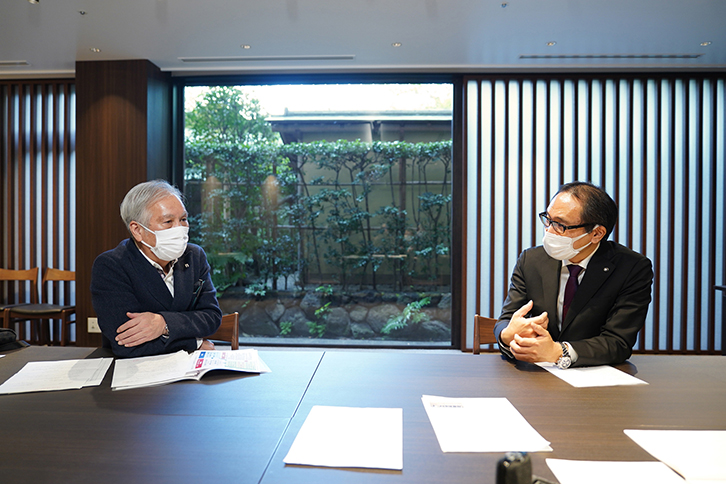 ライブ・エンターテイメント業界では現状で 
450億円以上の損失が出ています 