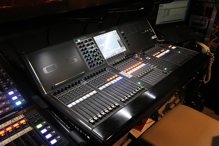 本間氏担当のメイン卓「ヤマハCL5」