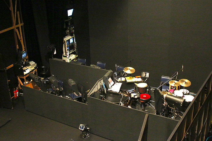 下手側オーケストラピット（打楽器と管楽器）
