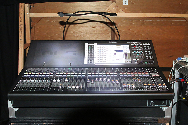 モニターコンソール「ヤマハQL5」
