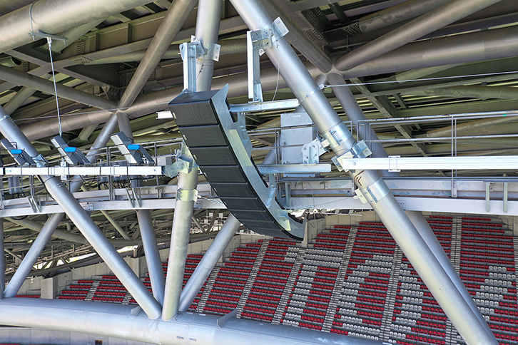 写真1フィールドスピーカーは「NEXO GEO S1210-ST」×11台のアレイが１基