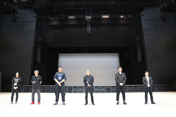 「TACHIKAWA STAGE GARDEN」音響スタッフの皆さん。左から平下 啓子氏、佐藤 鐵氏、細川京祐氏（以上3名はTOKYO ONKEN所属）、菊地 徹氏、吉村紳平氏、宮本進也氏