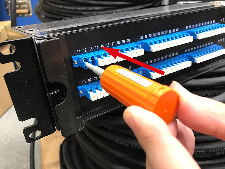 写真11　LCレセプタクルの清掃風景