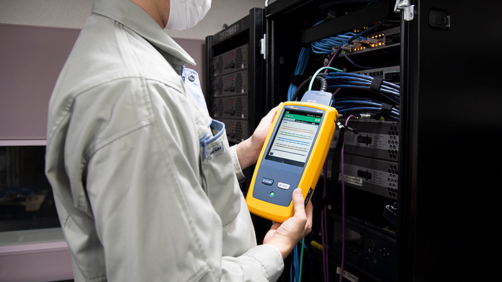 LANケーブルチェックの様子