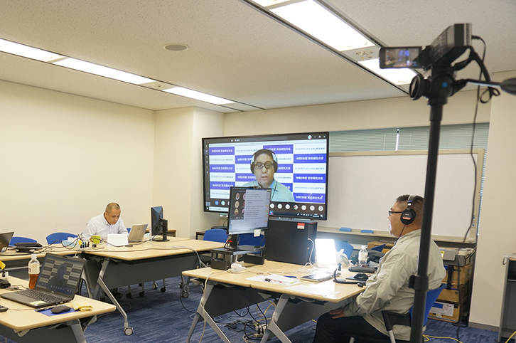 進行の様子（司会）