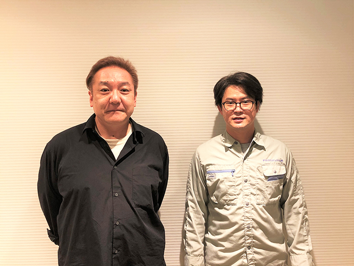 左：Sound Planning Limited　川井義之氏　右：当社、品質管理（音響調整）担当者